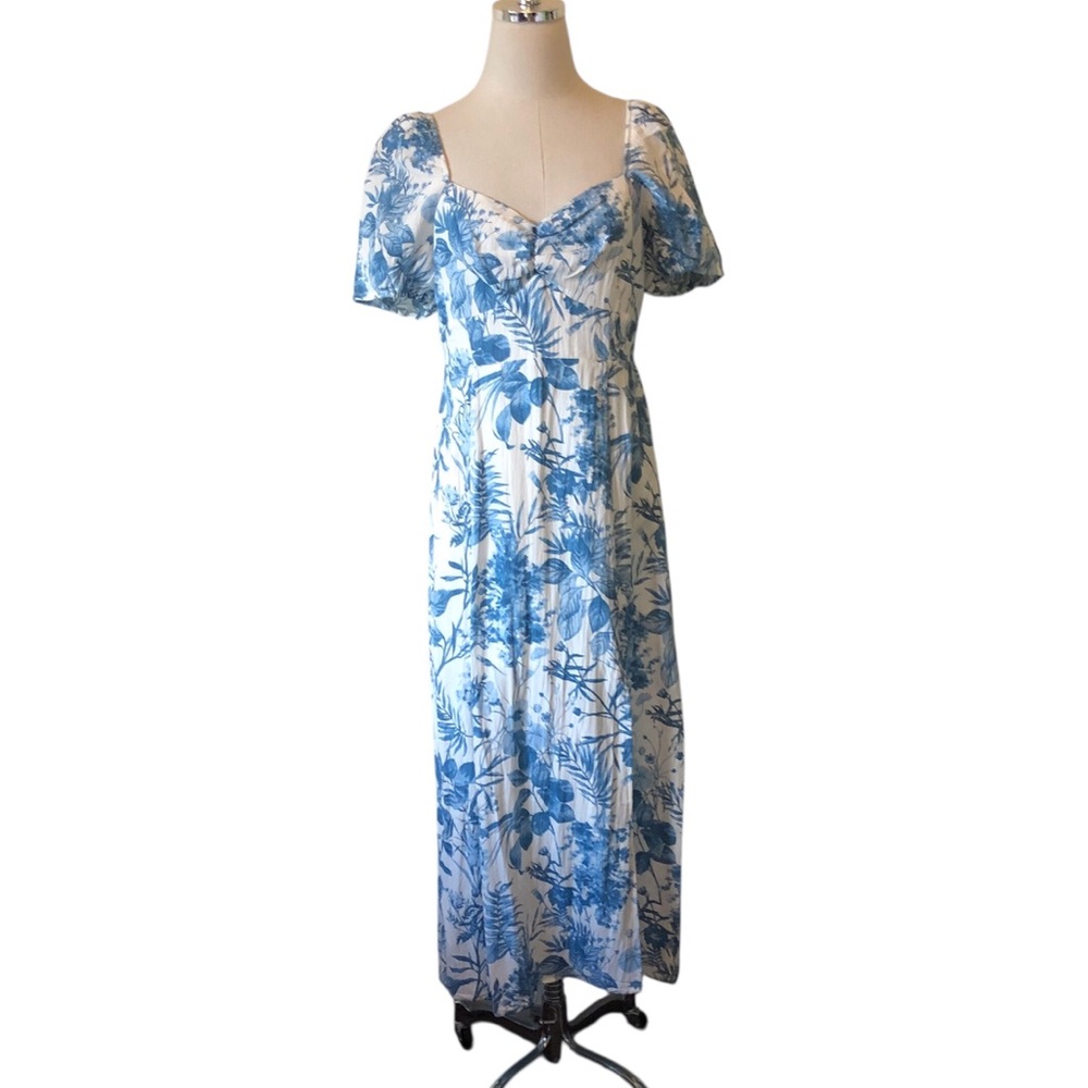 By The River Dress Blue Floral Maxi Dress Smocked Back Sweetheart ￼Neck Large